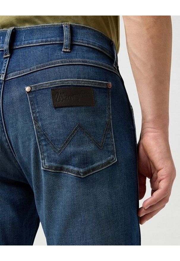 Wrangler - WRANGLER LARSTON MĘSKIE SPODNIE JEANSOWE JEANSY DŻINSY HARE BLUE 112350848 W18S017969