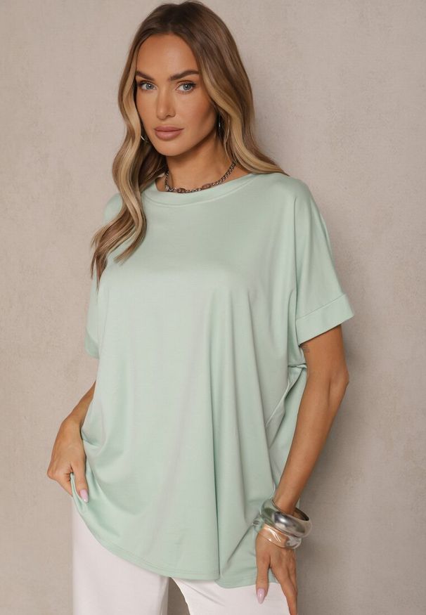 Renee - Jasnozielony T-shirt z Wiskozą o Fasonie Nietoperza Tanalitha. Okazja: na co dzień. Kolor: zielony. Materiał: wiskoza. Styl: casual