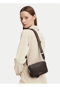 Calvin Klein Torebka Webbing 2X Strap Camera Bag LV04F3656G Czerwony. Kolor: czerwony. Materiał: skórzane #1