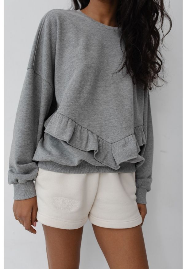 Marsala - Bluza damska oversize z falbanką na dole w kolorze MEDIUM GREY MELANGE - ANGEL. Materiał: elastan, dzianina, bawełna, guma, materiał. Długość rękawa: długi rękaw. Długość: długie. Sezon: lato
