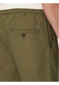 TOMMY HILFIGER - Tommy Hilfiger Szorty materiałowe Dover MW0MW44356 Zielony ciemny Regular Fit. Kolor: zielony. Materiał: len #2