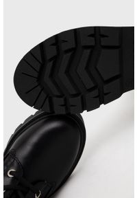 Guess workery RIPLEI damskie kolor czarny na platformie FL7RPL LEA10. Nosek buta: okrągły. Zapięcie: sznurówki. Kolor: czarny. Materiał: guma. Obcas: na platformie #3