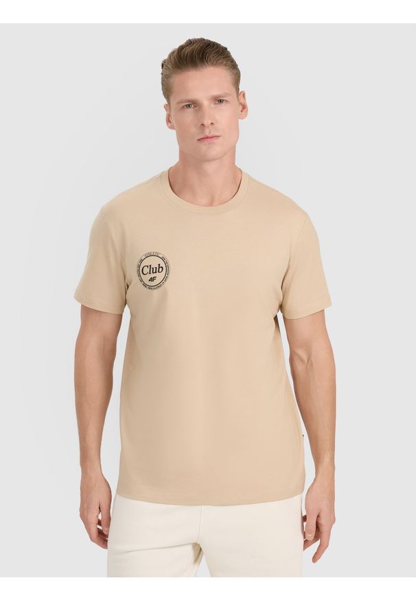 4f - 4F T-shirt regular z nadrukiem męski - brązowy S. Okazja: na co dzień. Kolor: brązowy. Materiał: jersey, bawełna, materiał. Długość rękawa: krótki rękaw. Długość: krótkie. Wzór: nadruk. Styl: casual, klasyczny, sportowy