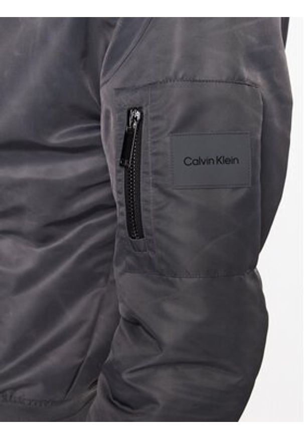 Calvin Klein Kurtka bomber Hero K10K109907 Szary Regular Fit. Kolor: szary. Materiał: syntetyk
