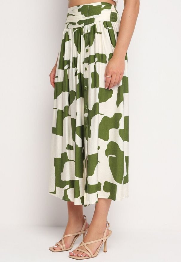 Born2be - Zielono-Beżowa Spódnica z Wysokim Stanem i Gumką w Pasie Zapinana na Guziki Tinnavia. Okazja: na co dzień. Stan: podwyższony. Kolor: zielony. Materiał: wiskoza. Styl: casual, elegancki