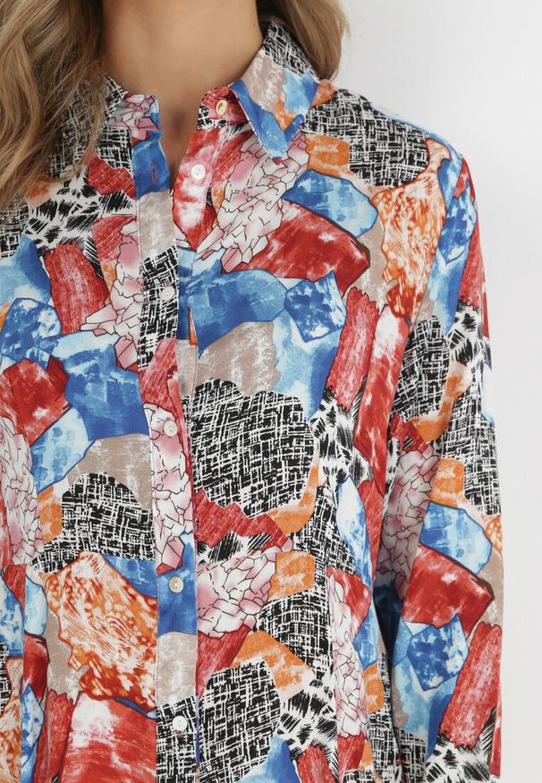 Born2be - Czerwono-Niebieska Sukienka Rozkloszowana Koszulowa na Guziki Daraldar. Kolor: czerwony. Materiał: wiskoza, tkanina. Długość rękawa: długi rękaw. Wzór: nadruk. Typ sukienki: koszulowe. Długość: maxi