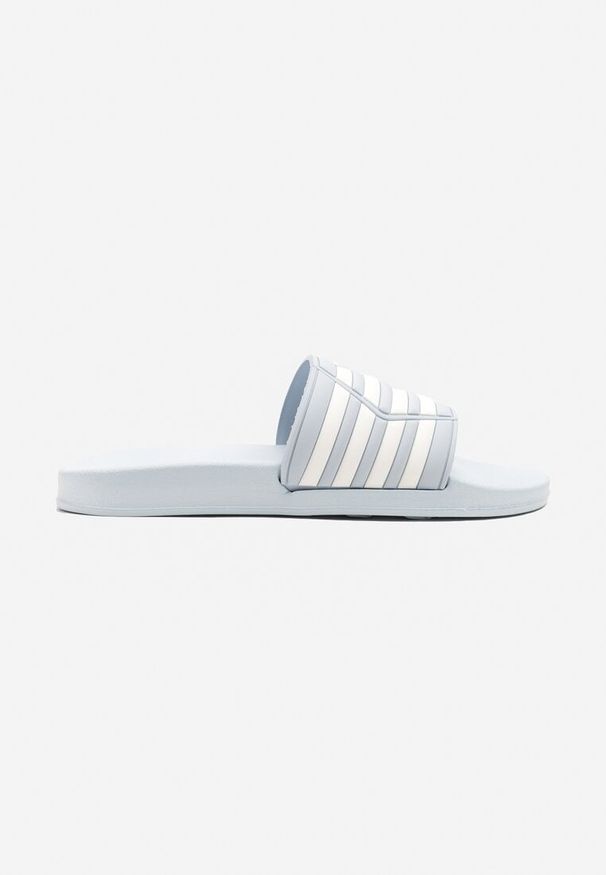 Born2be - Jasnoniebieskie Piankowe Klapki w Sportowym Stylu w Paski Isallin. Okazja: na spacer. Nosek buta: otwarty. Kolor: niebieski. Wzór: paski. Sezon: lato. Styl: sportowy