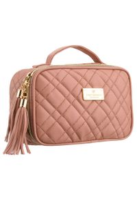 Jednokomorowa, różowa kosmetyczka z tkaniny syntetycznej z praktycznym uchwytem - Peterson. Kolor: różowy. Materiał: tkanina, syntetyk #1