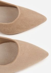 Born2be - Ciemnobeżowe Czółenka na Obcasie ze Skórzaną Wkładką i Metaliczną Wstawką Rasmone. Zapięcie: pasek. Kolor: beżowy. Materiał: skóra. Obcas: na obcasie. Styl: klasyczny. Wysokość obcasa: średni #4