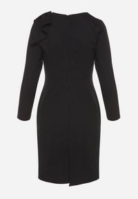 Born2be - Czarna Dopasowana Sukienka Koktajlowa Ozdobiona Kokardą i Rozcięciem na Linnaea. Okazja: na co dzień. Typ kołnierza: kokarda. Kolor: czarny. Wzór: aplikacja. Typ sukienki: dopasowane. Styl: wizytowy #3