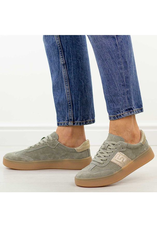 Khaki skórzane półbuty damskie Filippo Dp7543/26. Okazja: na co dzień. Nosek buta: okrągły. Kolor: brązowy. Materiał: skóra, nubuk. Szerokość cholewki: normalna. Sezon: wiosna, jesień, lato. Styl: casual, elegancki, klasyczny