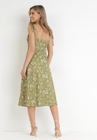 Born2be - Zielona Sukienka Midi na Cienkich Ramiączkach z Rozcięciem w Kwiaty Catherin. Kolor: zielony. Materiał: tkanina. Długość rękawa: na ramiączkach. Wzór: kwiaty. Długość: midi #5
