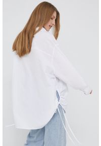 Answear Lab koszula bawełniana damska kolor biały relaxed z kołnierzykiem klasycznym. Typ kołnierza: kołnierzyk klasyczny. Kolor: biały. Materiał: bawełna. Styl: wakacyjny, klasyczny