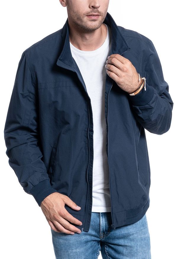 Wrangler - KURTKA WRANGLER BOMBER JACKET NAVY W4C0YC114. Okazja: na co dzień. Kolor: niebieski. Styl: casual