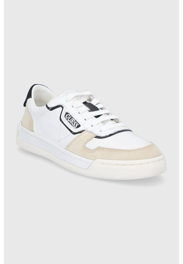 Guess - Buty skórzane. Nosek buta: okrągły. Zapięcie: sznurówki. Kolor: beżowy. Materiał: skóra. Obcas: na obcasie. Wysokość obcasa: niski