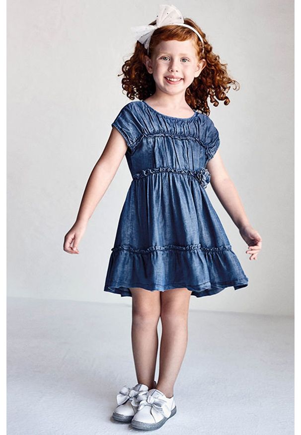Mayoral - Sukienka dziecięca. Kolor: niebieski. Materiał: jeans, materiał, denim, lyocell, tkanina. Wzór: gładki. Typ sukienki: rozkloszowane. Długość: mini