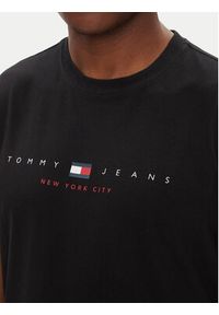 Tommy Jeans T-Shirt Flag Linear DM0DM21911 Czarny Regular Fit. Kolor: czarny. Materiał: bawełna