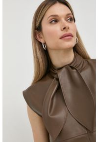 Custommade bluzka skórzana damska kolor brązowy gładka. Okazja: na co dzień. Typ kołnierza: kołnierzyk stójkowy. Kolor: brązowy. Materiał: skóra. Wzór: gładki. Styl: casual #1