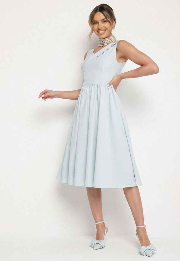 Born2be - Niebieska Klasyczna Rozkloszowana Sukienka Vices Tolissela. Okazja: na co dzień. Kolor: niebieski. Wzór: aplikacja, gładki. Styl: klasyczny