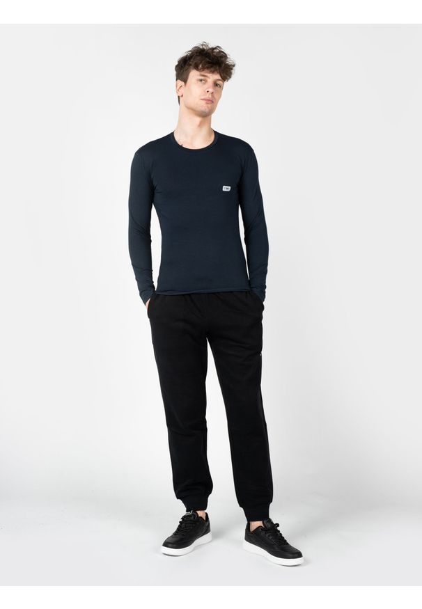 Emporio Armani Longsleeve | 1110233-F512 | Mężczyzna | Granatowy. Okazja: na co dzień. Kolor: niebieski. Materiał: elastan, bawełna. Długość rękawa: długi rękaw. Wzór: nadruk. Styl: casual, elegancki