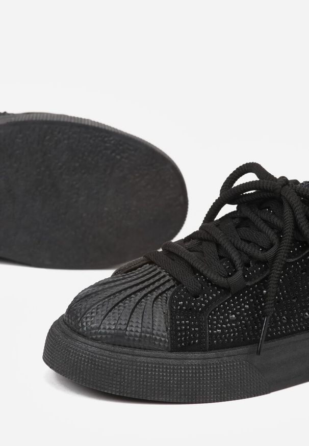 Born2be - Czarne Sneakersy z Tłoczeniami na Nosku Zdobione Cyrkoniami Jadefesa. Okazja: na co dzień. Kolor: czarny. Materiał: dzianina, jeans. Wzór: aplikacja