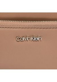 Calvin Klein Torebka Ck Must Camera Bag W/Pckt Lg K60K608410 Brązowy. Kolor: brązowy. Materiał: skórzane