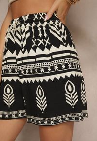 Renee - Czarne Wiskozowe Szorty High Waist ze Wzorem Boho Lunadora. Okazja: na co dzień. Stan: podwyższony. Kolor: czarny. Materiał: wiskoza. Sezon: lato. Styl: boho #3