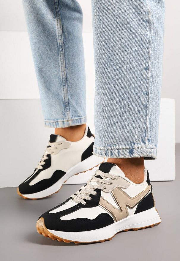 Renee - Czarno-Beżowe Sneakersy z Geometrycznym Wzorem Jenaviella. Nosek buta: okrągły. Zapięcie: sznurówki. Kolor: czarny. Wzór: geometria. Obcas: na obcasie. Wysokość obcasa: niski