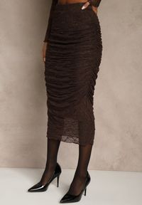 Renee - Brązowy Komplet z Koronki Ołówkowa Spódnica i Longsleeve Off Shoulder Nerinaera. Kolor: brązowy. Materiał: koronka. Wzór: koronka #3