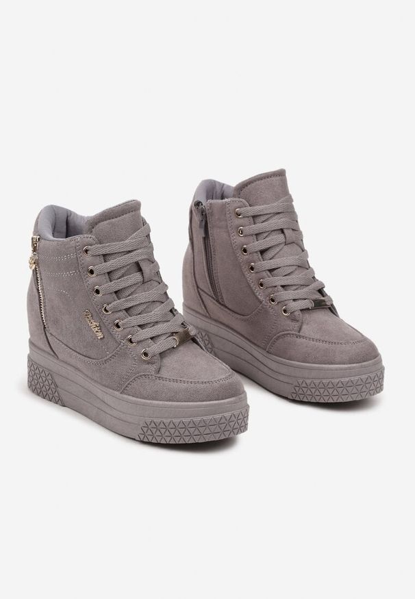 Born2be - Szare Sneakersy na Ukrytym Koturnie z Metalicznymi Wstawkami i Ozdobnym Suwakiem Daimana. Kolor: szary. Materiał: jeans. Szerokość cholewki: normalna. Wzór: nadruk. Obcas: na koturnie