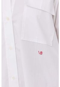 VICTORIA BECKHAM - Victoria Beckham koszula bawełniana damska kolor biały relaxed z kołnierzykiem klasycznym. Typ kołnierza: kołnierzyk klasyczny. Kolor: biały. Materiał: bawełna. Długość rękawa: długi rękaw. Długość: długie. Styl: klasyczny