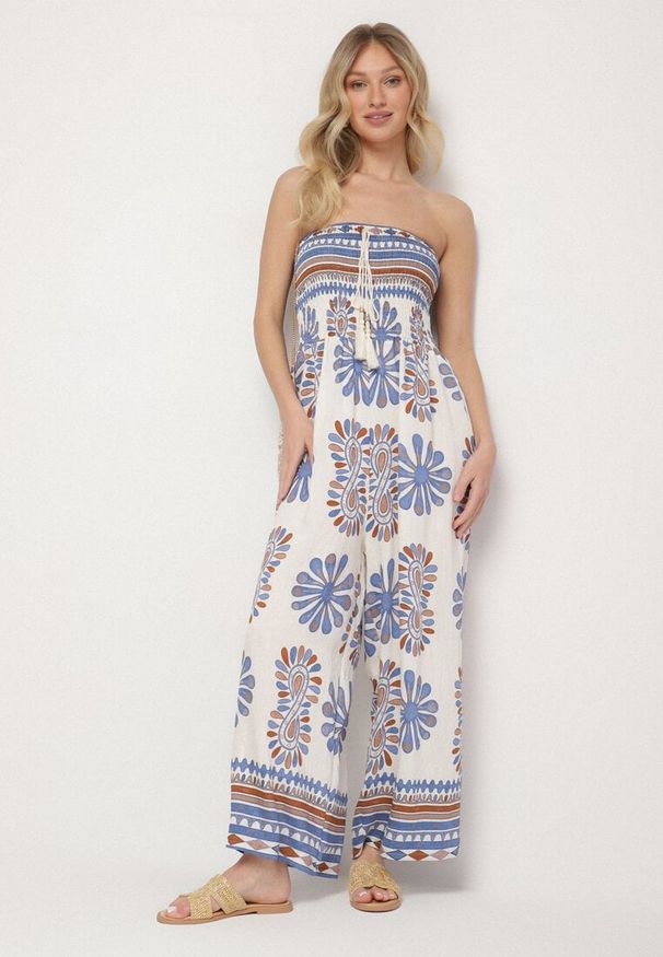 Born2be - Niebiesko-Kremowy Kombinezon Bez Rękawów z Szeroką Nogawką w Ornamentalny Wzór Mirionia. Okazja: na co dzień, na imprezę. Kolor: niebieski. Długość rękawa: bez rękawów. Styl: casual, elegancki