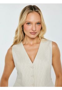 Big-Star - Kamizelka damska garniturowa lniana w prążek kremowa Kinniav 102. Okazja: na co dzień, do pracy, na spotkanie biznesowe. Kolor: kremowy. Materiał: len. Wzór: prążki. Styl: casual, biznesowy, elegancki #8