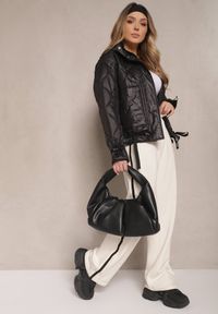 Renee - Czarna Pikowana Kurtka z Kieszeniami i Odpinanym Kapturem Eranela. Okazja: na co dzień. Kolor: czarny. Materiał: jeans. Styl: elegancki, casual #3