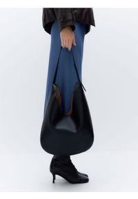 Reserved - Torebka na ramię - czarny. Kolor: czarny. Materiał: skórzane. Rodzaj torebki: na ramię