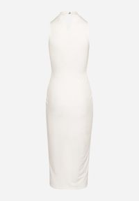 Born2be - Biała Sukienka z Półgolfem z Rozcięciem na Przodzie Aelwyn. Okazja: na co dzień, na imprezę. Kolor: biały. Materiał: skóra. Długość rękawa: krótki rękaw. Styl: casual #4