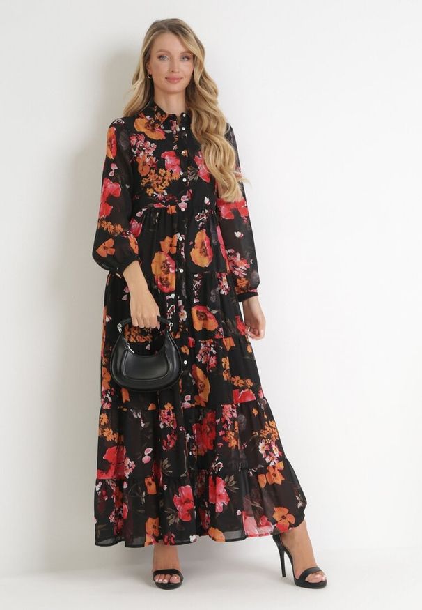 Born2be - Czarna Sukienka Doreris. Okazja: na co dzień. Kolor: czarny. Materiał: tkanina. Wzór: kolorowy, kwiaty. Typ sukienki: proste, koszulowe. Styl: klasyczny, casual. Długość: maxi