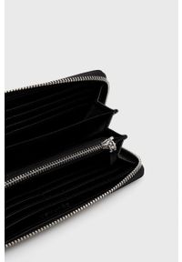 Calvin Klein portfel damski kolor czarny. Kolor: czarny. Materiał: włókno, materiał. Wzór: gładki