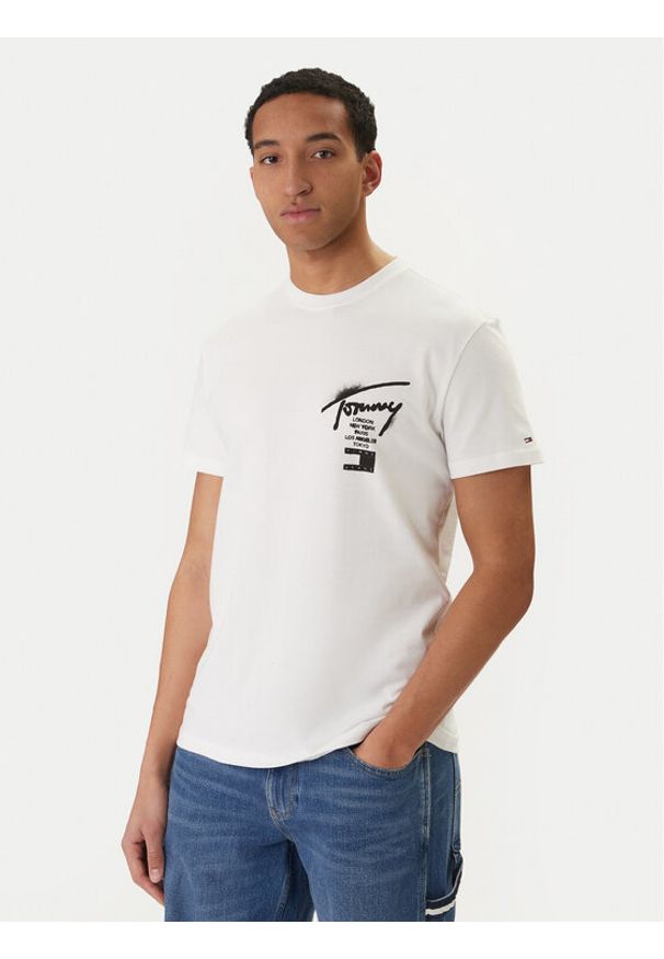 Tommy Jeans T-Shirt DM0DM22553 Biały Regular Fit. Kolor: biały. Materiał: bawełna
