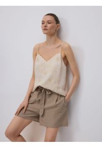 Reserved - Szorty z wiązaniem - beżowy. Kolor: beżowy. Materiał: tkanina, len #1