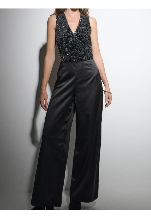 Sinsay - Kombinezon z cekinami - czarny. Kolor: czarny