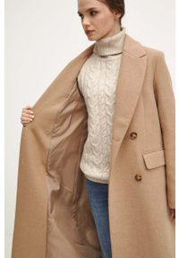 medicine - Medicine płaszcz z domieszką wełny kolor beżowy przejściowy dwurzędowy. Kolor: beżowy. Materiał: wełna. Wzór: aplikacja. Styl: klasyczny #2