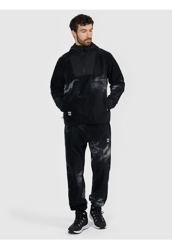 4f - 4F Polar loose z kapturem męski - czarny L. Typ kołnierza: kaptur. Kolor: czarny. Materiał: polar. Długość rękawa: raglanowy rękaw. Wzór: nadruk. Sport: snowboard, narciarstwo