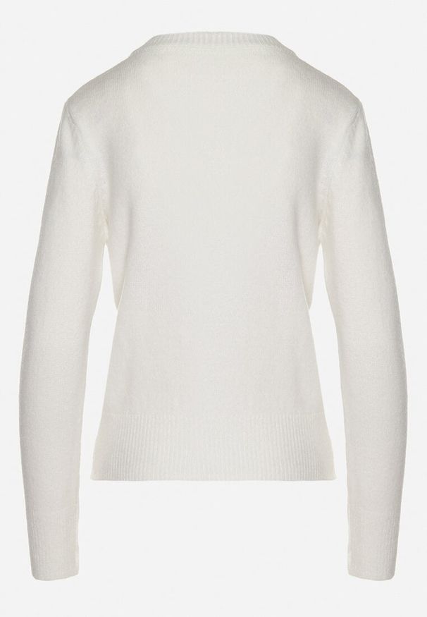 Born2be - Jasnobeżowy Sweter o Klasycznym Kroju Vitilia. Okazja: na spotkanie biznesowe, do pracy, na co dzień. Kolor: beżowy. Materiał: jeans. Długość rękawa: długi rękaw. Długość: długie. Wzór: aplikacja. Styl: klasyczny