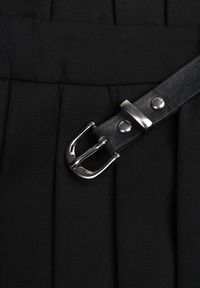 Renee - Czarne Spódnico-Szorty Plisowane High Waist Ozdobione Paskiem Eranivia. Okazja: na co dzień. Stan: podwyższony. Kolor: czarny. Wzór: aplikacja. Sezon: lato. Styl: elegancki, casual #2