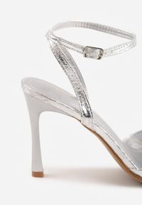 Renee - Srebrne Sandały VICES na Szpilce z Kwadratowym Noskiem Viviene. Okazja: na wesele, na ślub cywilny. Zapięcie: sprzączka. Kolor: srebrny. Obcas: na szpilce. Styl: elegancki. Wysokość obcasa: średni #9