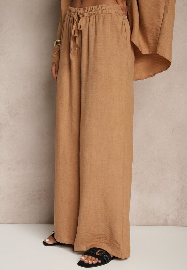 Renee - Ciemnobeżowy Komplet z Bawełny Koszula i Spodnie Wide Leg Amaddie. Kolor: beżowy. Materiał: bawełna