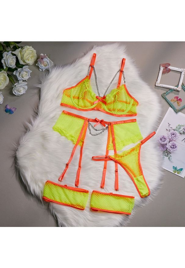 Intica - Bielizna z koronką i łańcuszkiem na romantyczne wieczory Jeehyun. Kolor: wielokolorowy. Materiał: koronka. Wzór: koronka