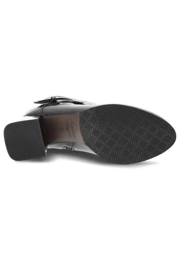 Czarne Botki Armodo Eleganckie Obuwie Damskie Na Obcasie. Okazja: na co dzień. Zapięcie: klamry. Kolor: czarny. Szerokość cholewki: normalna. Wzór: gładki. Materiał: materiał. Sezon: zima, jesień. Obcas: na obcasie. Styl: elegancki. Wysokość obcasa: średni