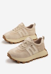 Renee - Beżowe Sneakersy ze Skóry Naturalnej Ozdobione Geometrycznym Wzorem Melassea. Okazja: na co dzień. Kolor: beżowy. Materiał: skóra. Wzór: aplikacja, geometria #4